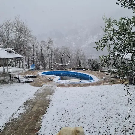 Bujtina Kulla Me Shqiponje Parque de Campismo *